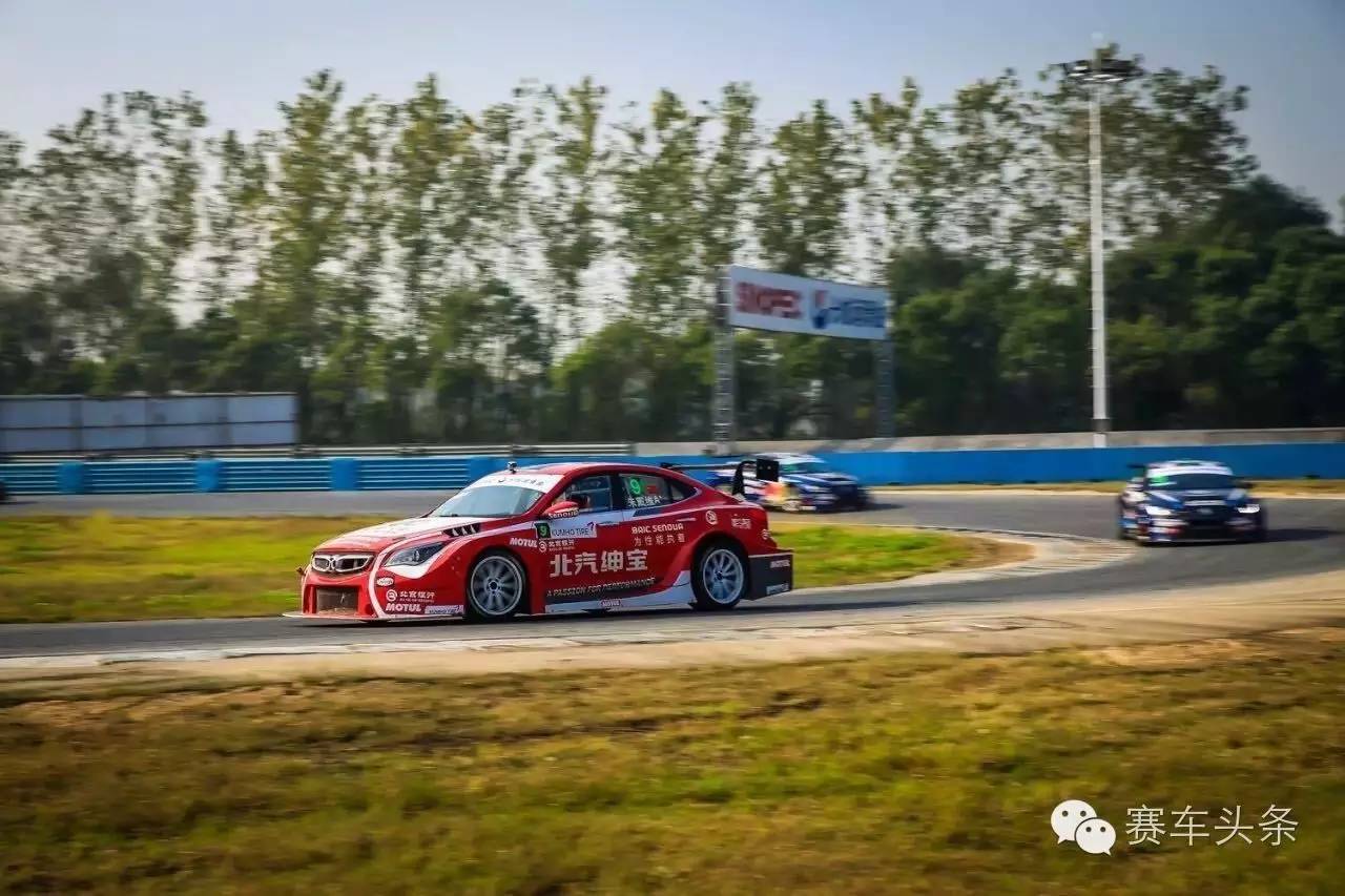 他们带领车队从颗粒无收到包揽颁奖台