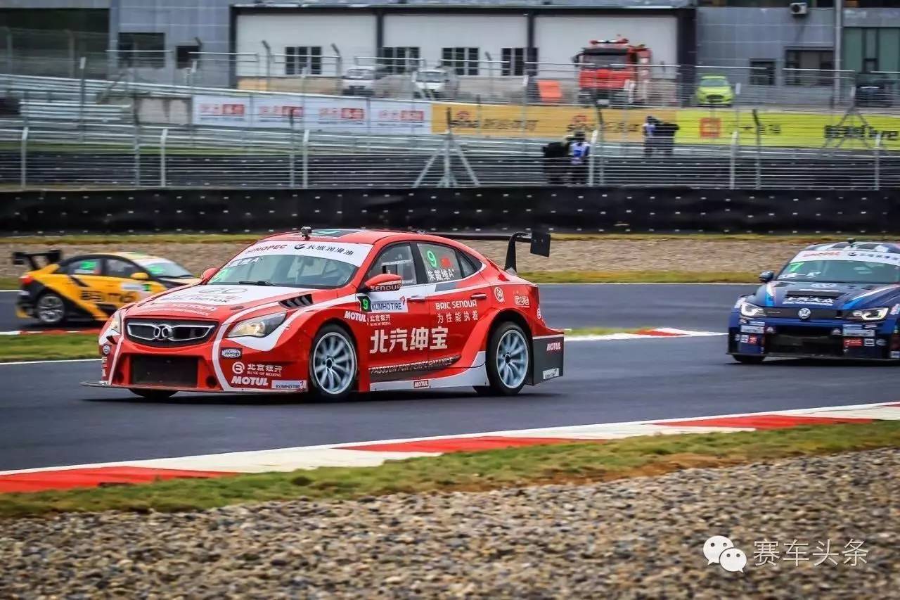 他们带领车队从颗粒无收到包揽颁奖台