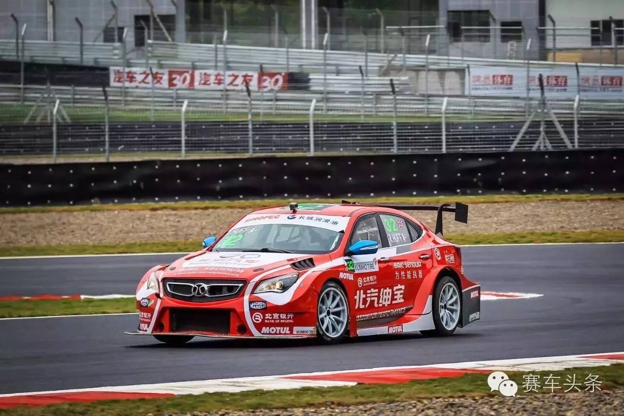 他们带领车队从颗粒无收到包揽颁奖台