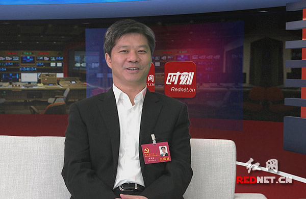 弄潮潇湘代表访谈李荐国创新转型打好娄底三大攻坚战