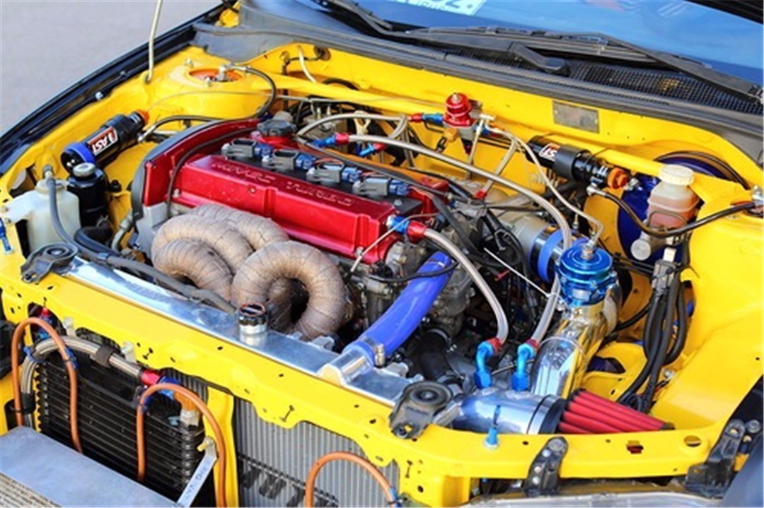 这是一辆有故事的街头霸王,几经波折后摇身一变成为赛道霸王!