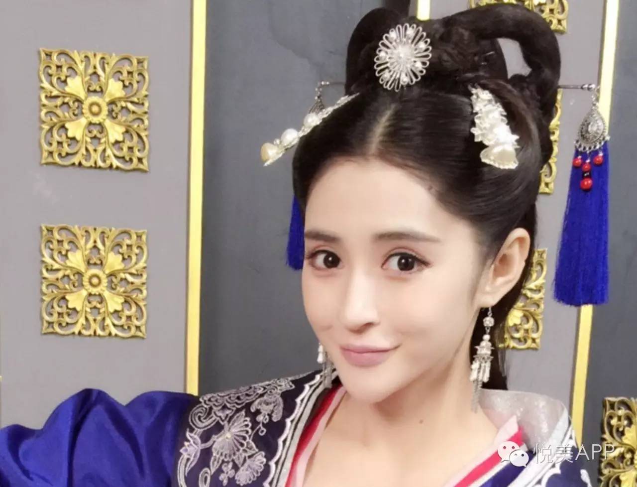 李心艾开豁了的眼角比唐嫣美来看看走火入魔的网红芭比眼