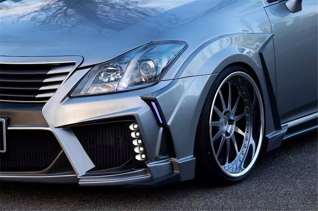 重金属风格的丰田皇冠改装车,气质不输奔驰s级!