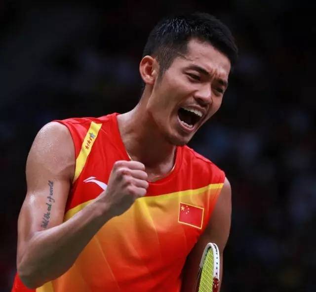 问题是，无论在球场上取得什么样的成绩，和场外的事情又有什么关系呢