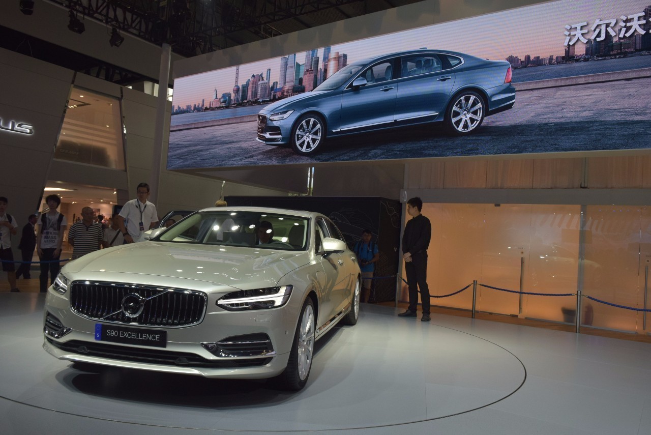 入乡随俗,迎合消费者的需求,便能赢得市场,沃尔沃推出全新s90长轴距