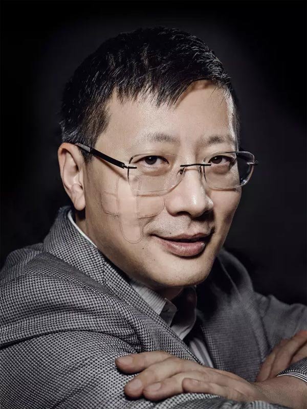 沈南鹏周鸿祎创可贴,是创客贴,交叉的十字也寓意着互联网 ,而创可贴也