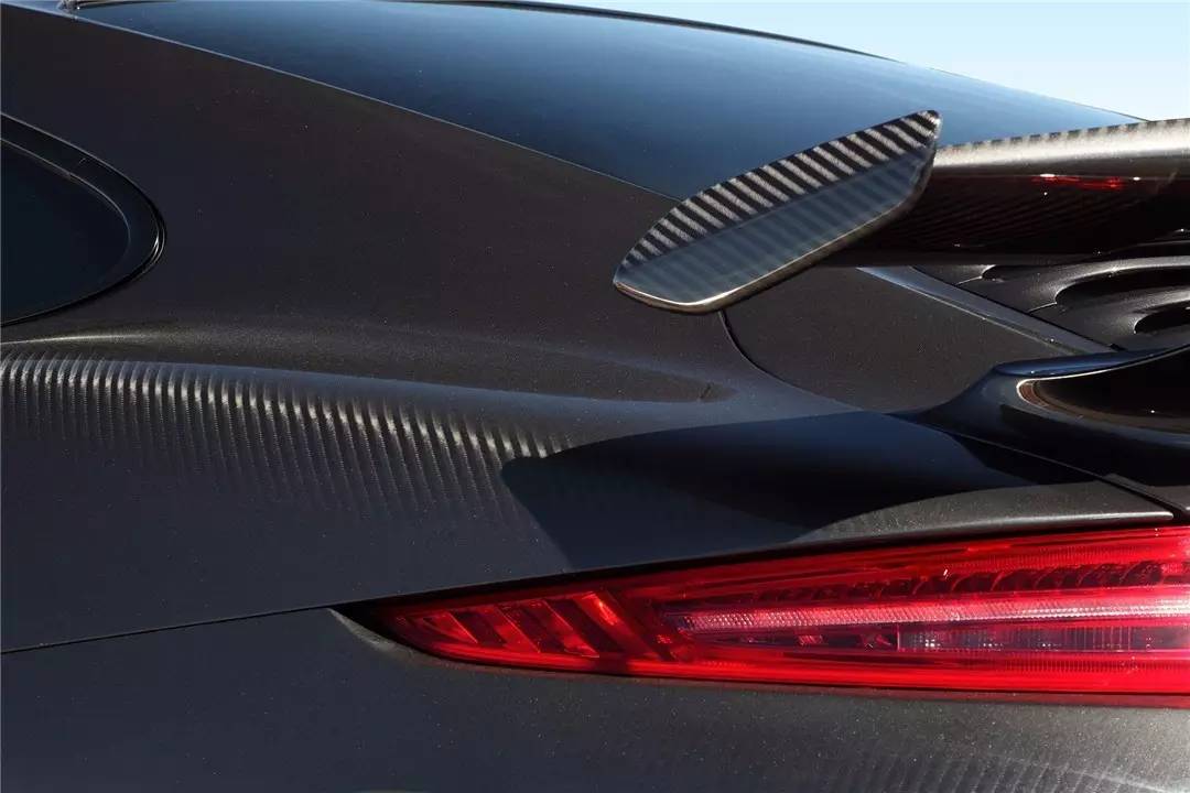 全碳纤维简直是改装界的毒物