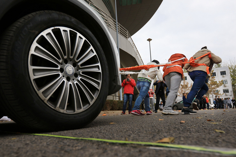 南开大学举办"拉汽车"大赛