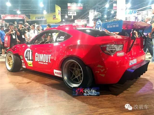 迟到的大片：除了爆改的汽车还有美妞