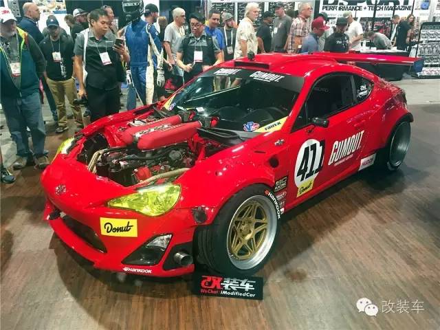 迟到的大片：除了爆改的汽车还有美妞