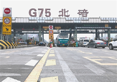 年内持银行卡有望网上自助办理etc|重庆|收费站|营业厅_新浪新闻