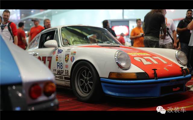 迟到的大片：除了爆改的汽车还有美妞