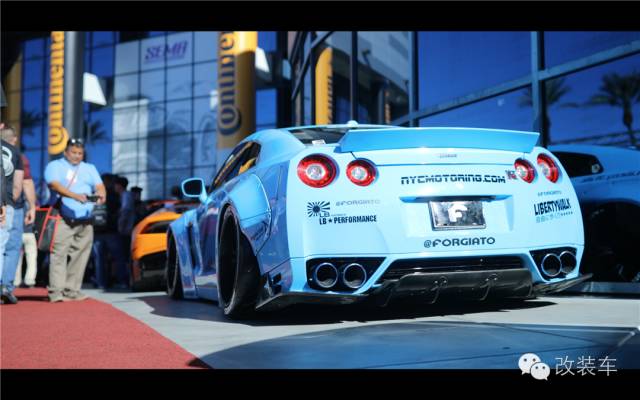 迟到的大片：除了爆改的汽车还有美妞