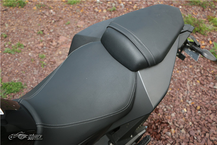 评测热门国产中量级街车春风400NK