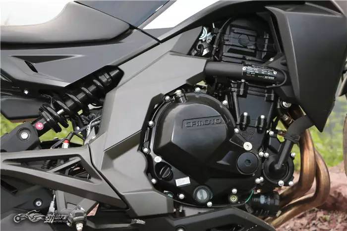 评测热门国产中量级街车春风400NK