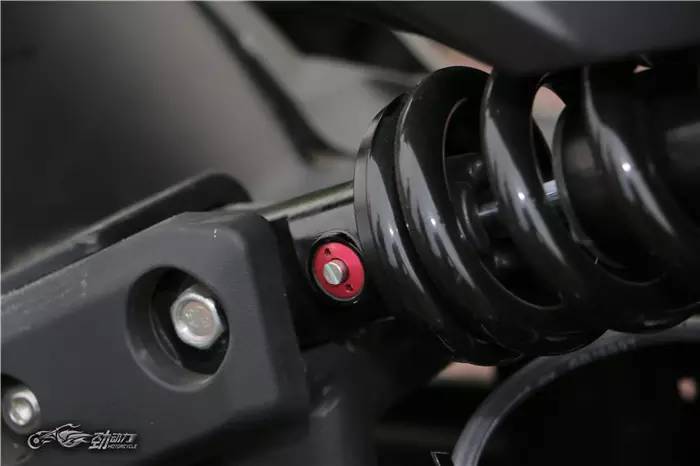 评测热门国产中量级街车春风400NK