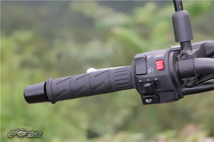 评测热门国产中量级街车春风400NK