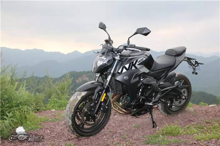 评测热门国产中量级街车春风400NK