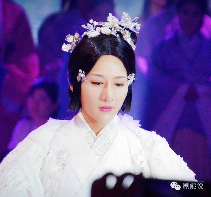 卢卓男扮女装饰演女主角祝英台