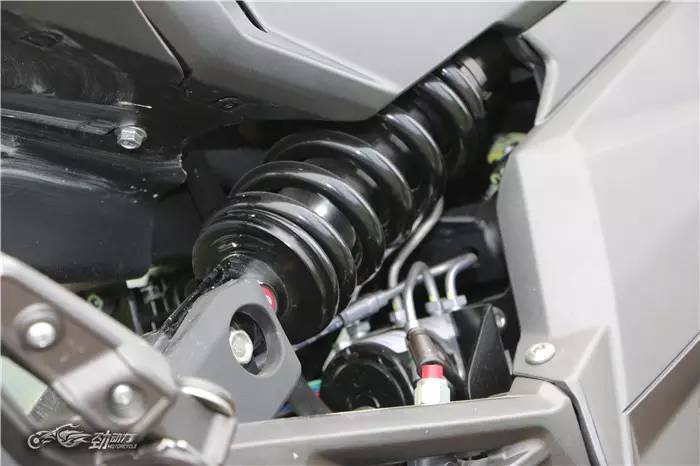 评测热门国产中量级街车春风400NK