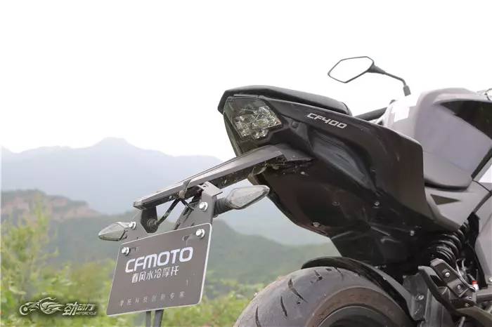 评测热门国产中量级街车春风400NK