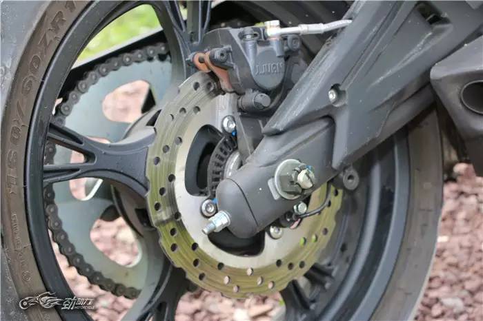 评测热门国产中量级街车春风400NK