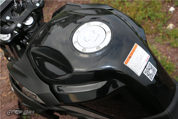 评测热门国产中量级街车春风400NK