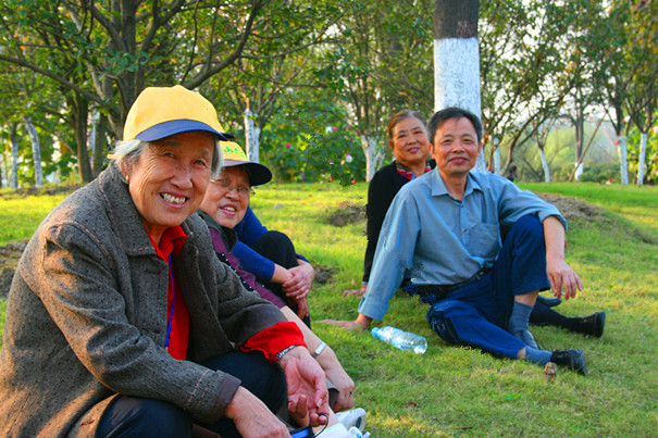 老人的天空银发旅游崛起商业价值和特殊风险都不容小觑