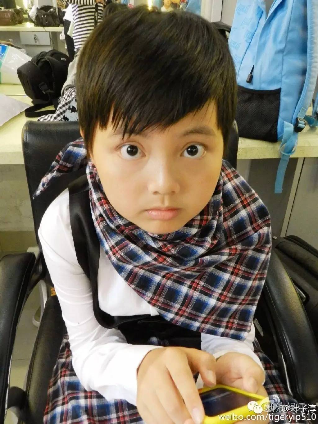 几年前湖南卫视[微博]有个少年选拔节目,这娃叫叶子淳,香港人.