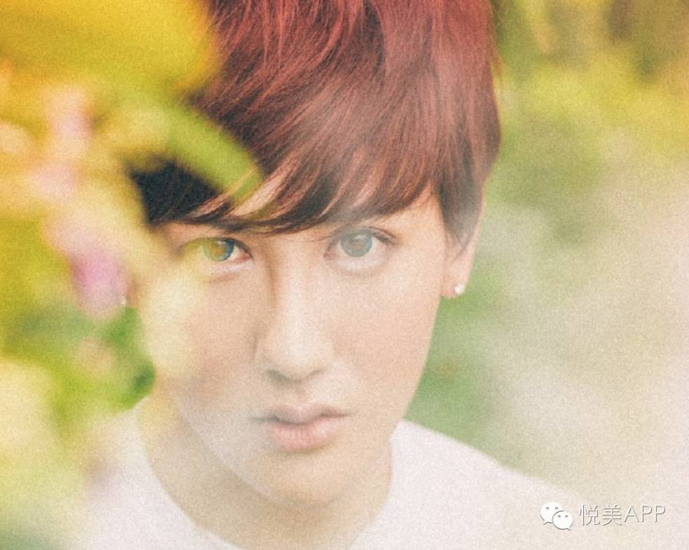 刘梓晨拍时尚大片丁字裤网袜辣眼睛但更辣眼的是他的朋友们