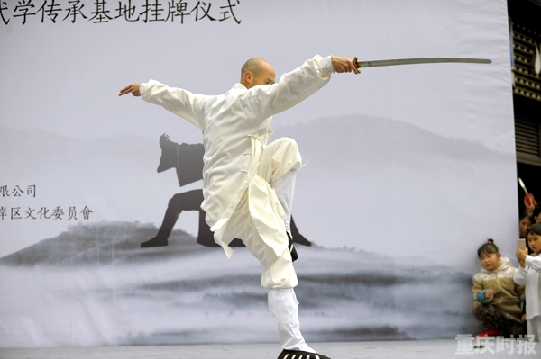 在挂牌仪式南殖,10多名来自法国,俄罗斯等国家的武