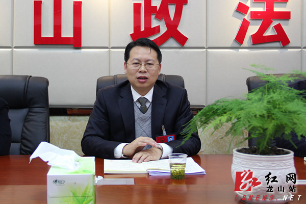 刘冬生参加龙山县茨岩塘水田大安代表团审议