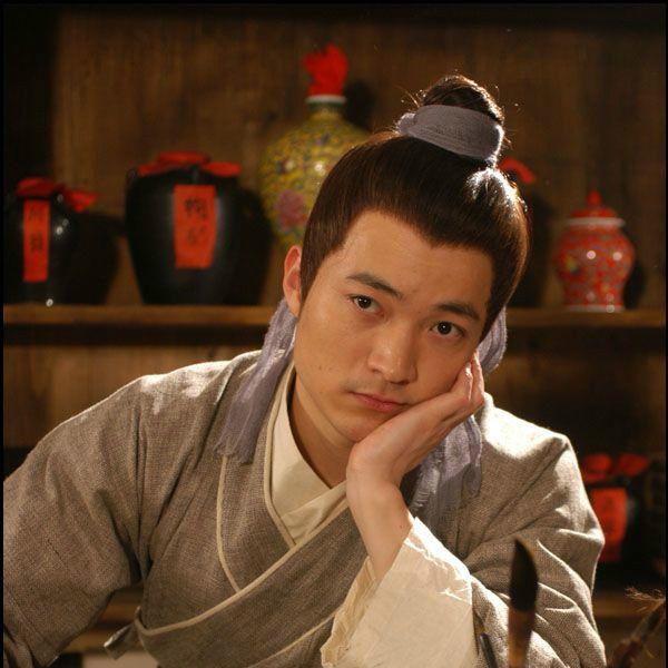 吕秀才居然是货真价实的"股神",靳东"知识分子"形象全靠演