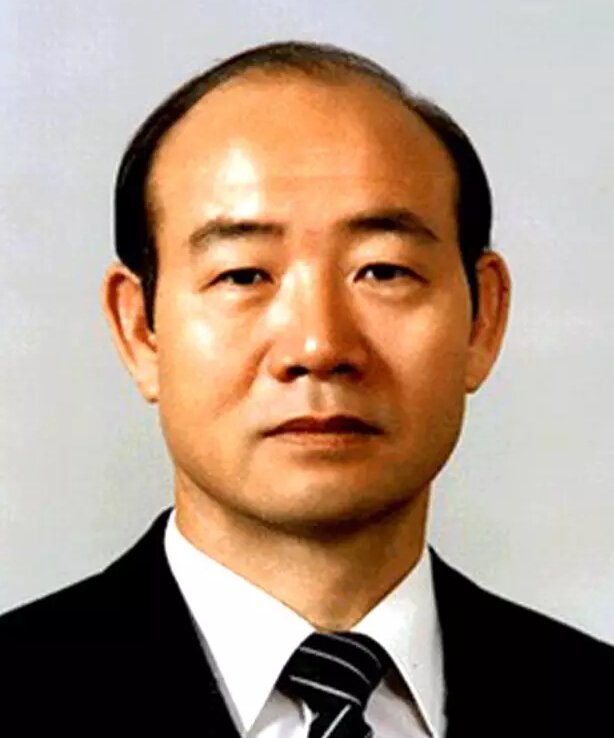 后获刑抄家第五任总统全斗焕(任期1980~1988年)崔圭夏与尹潽善相似