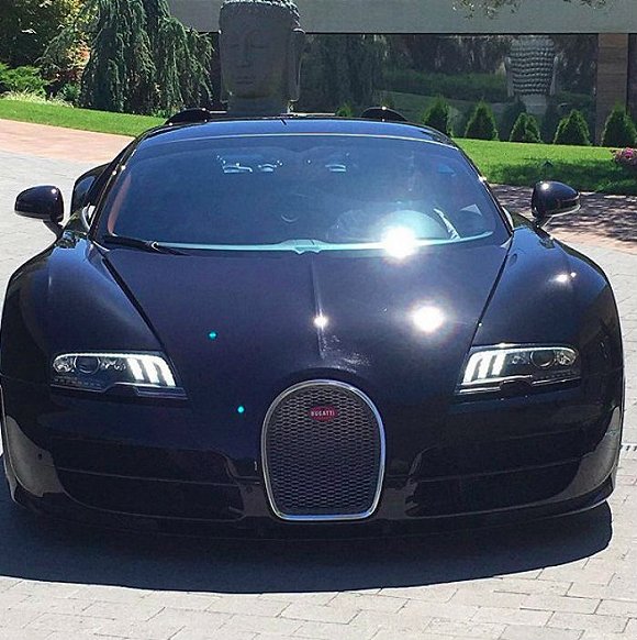 明星日常之晒豪车炫富这回是c罗秀价值400万英镑的车库