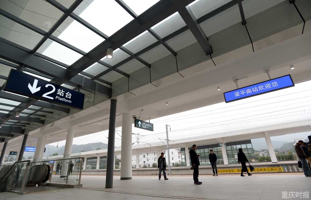 渝万高铁开行首日主城至万州长途客车降为108元29日起改50分钟一班