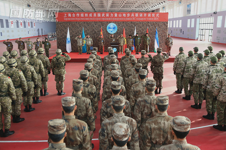11月28日,上合组织山地步兵联训开训仪式在新疆库尔勒市某训练基地