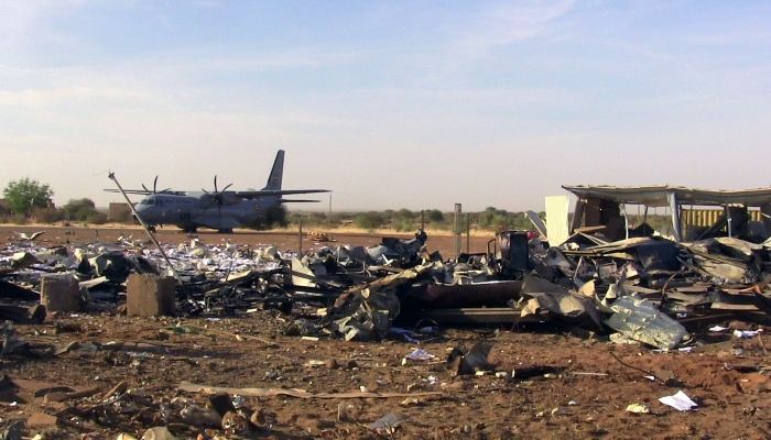 马里机场遭自杀式炸弹袭击 交火流弹落入中国维和部队营地