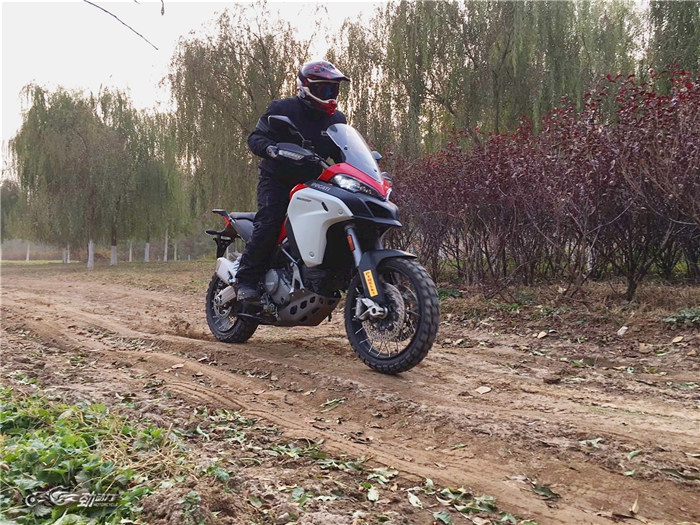 对比测试：新手踢馆 老师父坐镇