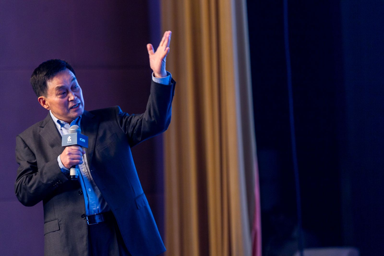 刘永行:东方希望要在产能过剩的行业红海里开辟蓝色航道