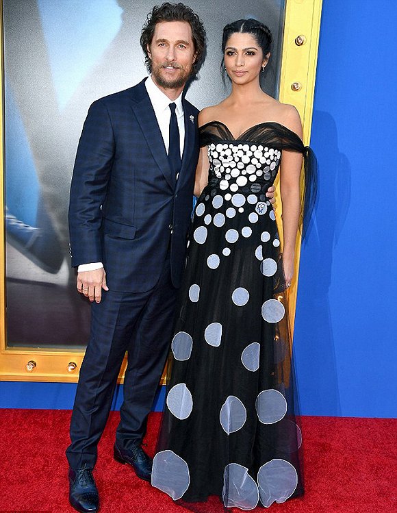 好莱坞大咖在欢乐好声音唱出音乐梦想马修麦康纳携妻子儿女参加首映