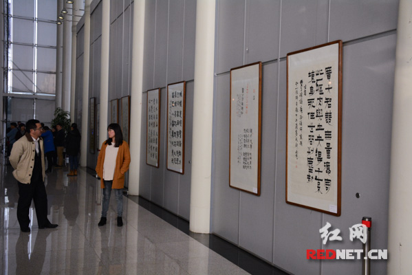 展出吴浩然的绘画50幅,以子恺漫画的艺术形式诠释画家自己的思想.