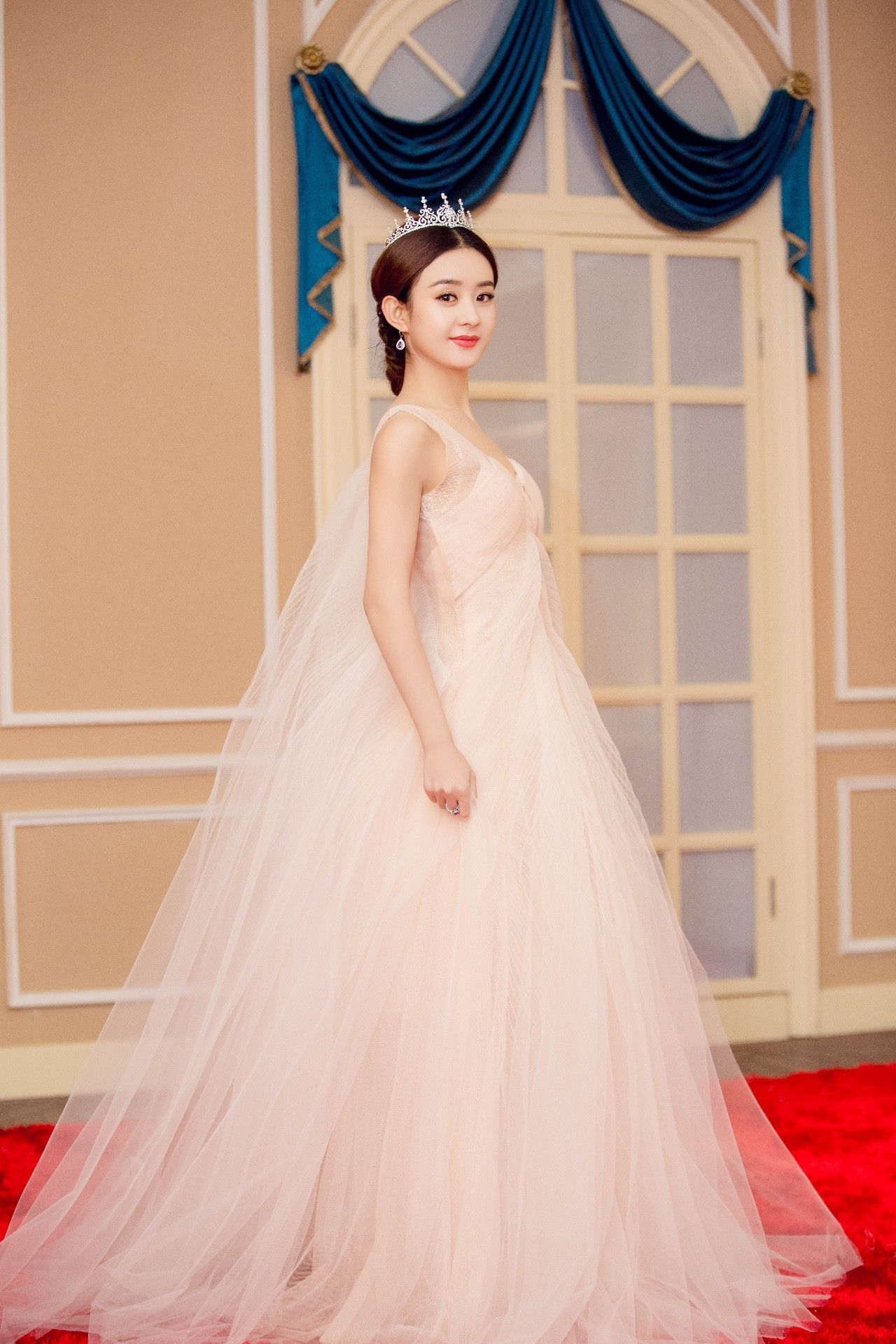 赵丽颖衣品逆袭最近的私服和礼服都很美