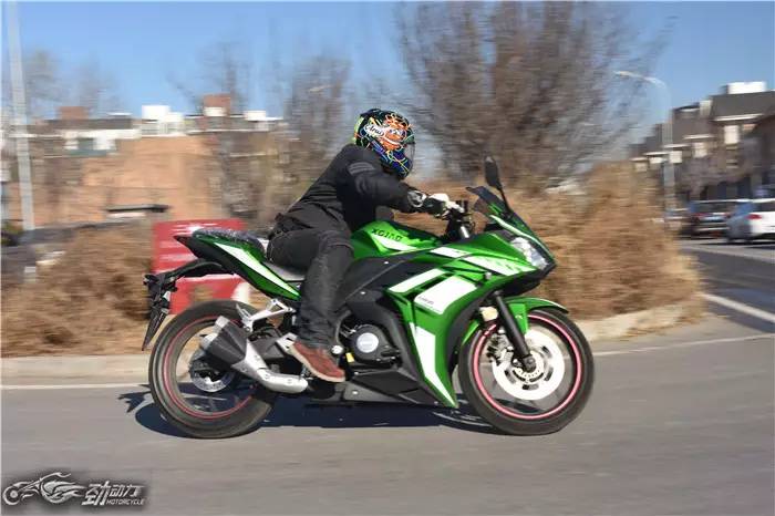 试车：颜值爆表的平民跑车 新感觉RZ35