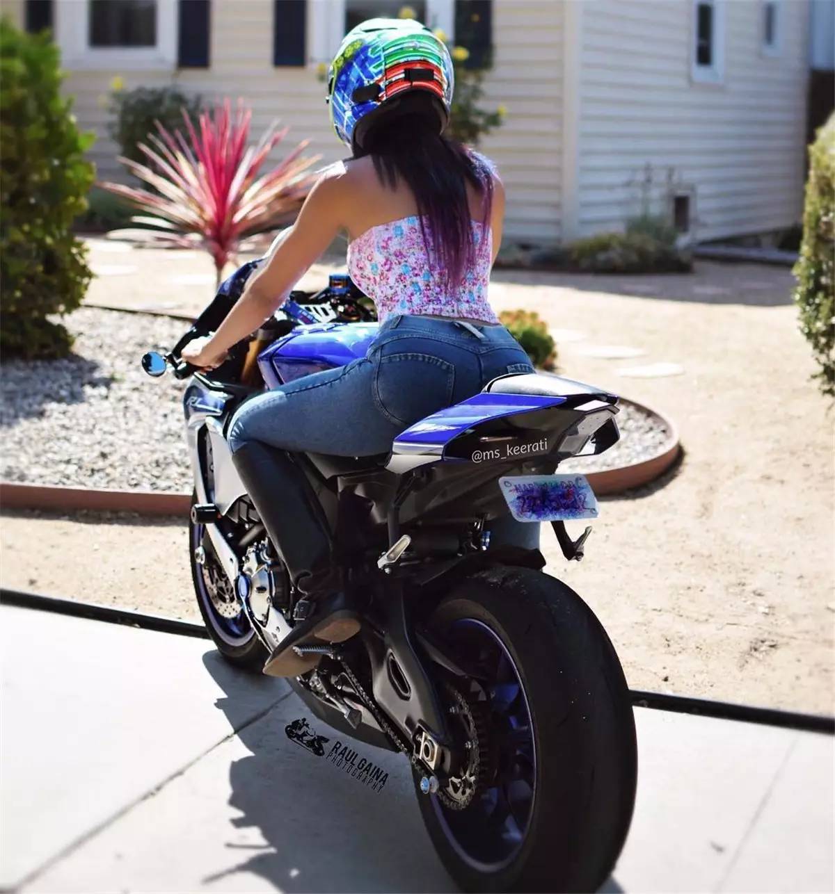 36D大胸妹骑雅马哈R1代步