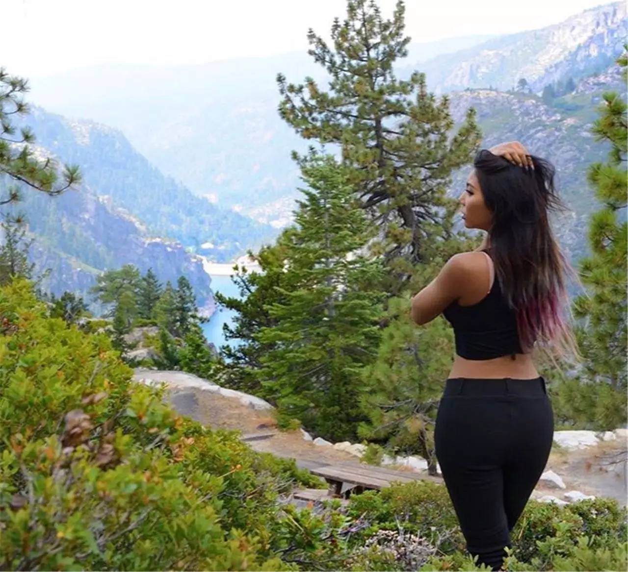 36D大胸妹骑雅马哈R1代步