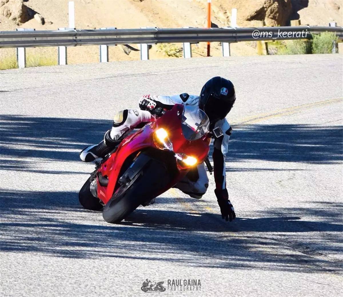 36D大胸妹骑雅马哈R1代步