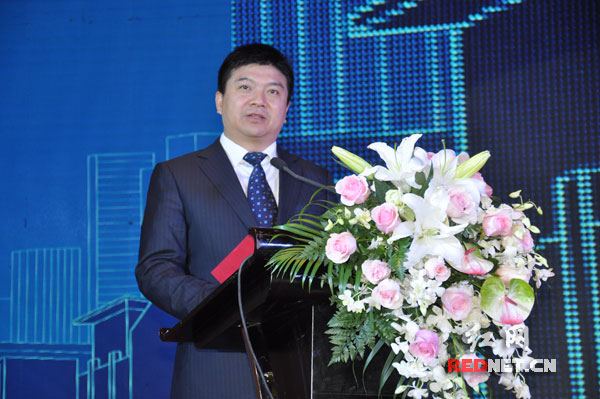 楼宇招商推介会上,长沙市政府副秘书长邱继兴致辞.