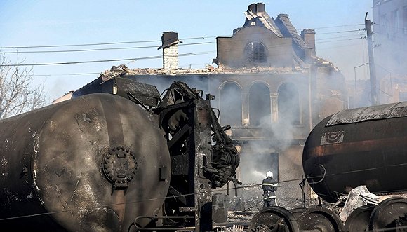 保加利亚一运输易燃物品火车脱轨爆炸 至少5人死亡20座房屋被毁