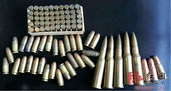 津市缉枪治爆企业主动上交封存29年的枪弹